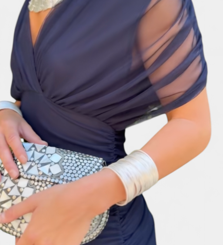 Luana - Elegantne V-kaelusega kleit